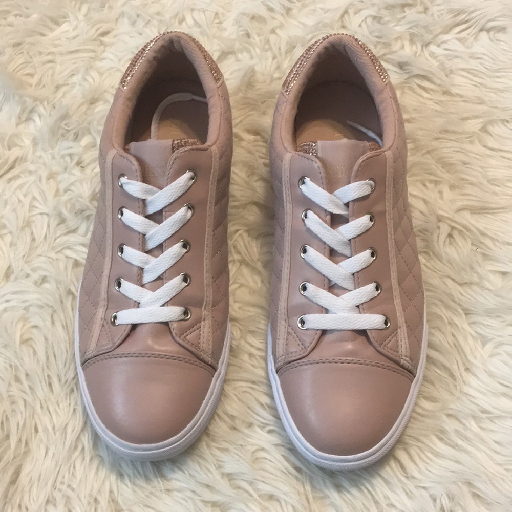 Guess sneakers 😍